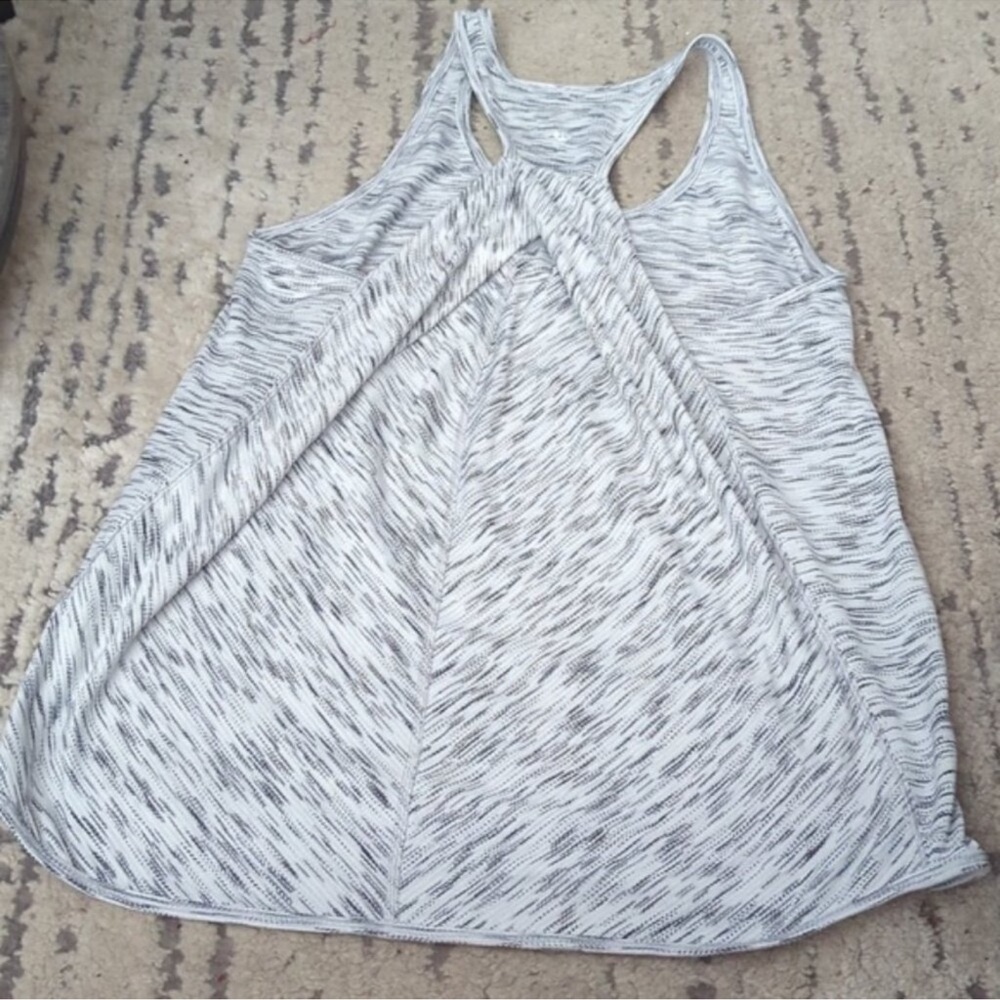 Lululemon Essential Tank 🩶 - Picture 8 of 10
